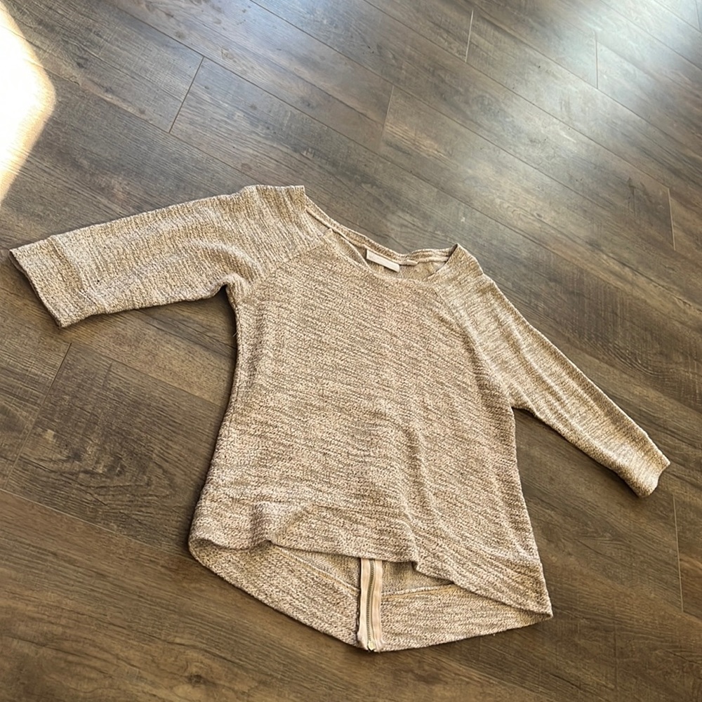 Sparkly XS New York & Company 3/4 sleeve sweater w/ zip back. Cream w/ gold